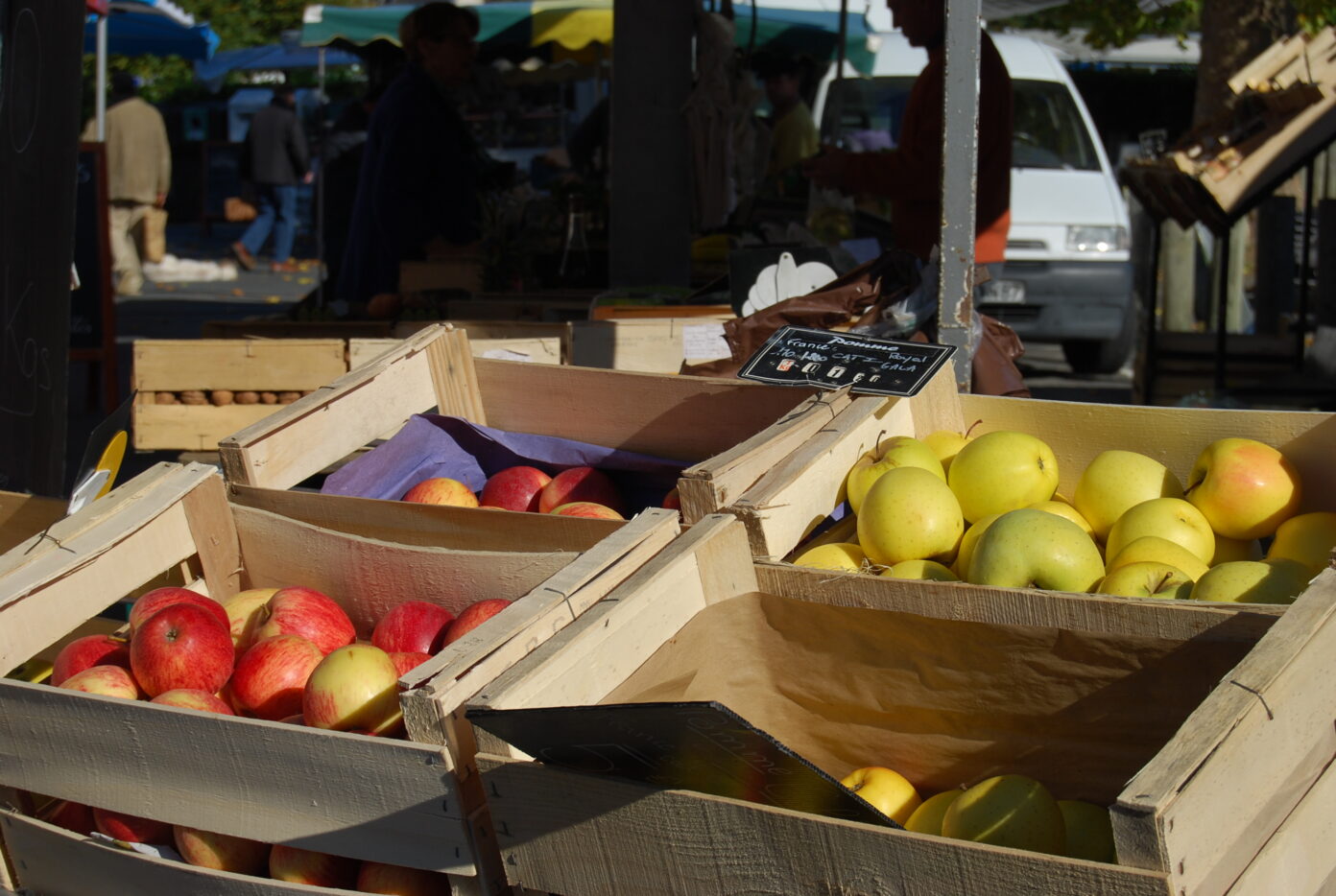 Marché hebdomadaire du vendredi Aixe-sur-Vienne Place René Gillet Aixe-sur-Vienne