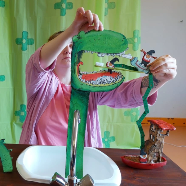Marionnettes Même les monstres se lavent les dents de la compagnie Héliotrope Théâtre Neufchâteau