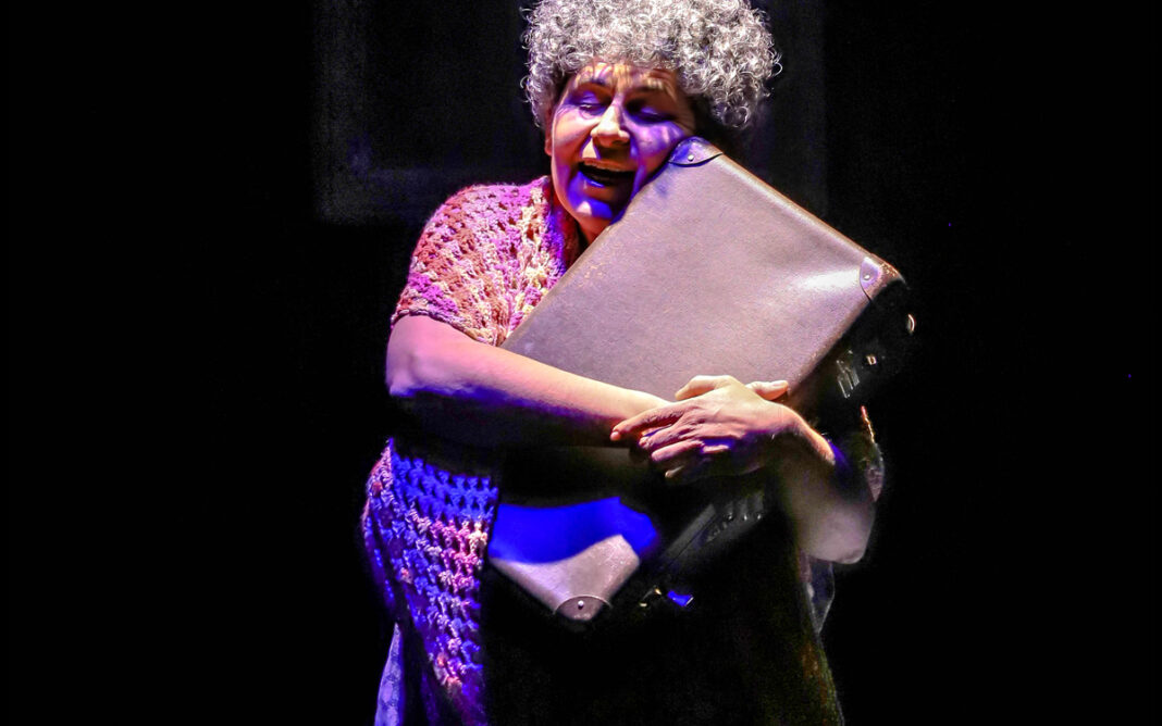 Mémé Casse Bonbons dans « On est tous le vieux d’un autre » Théâtre Comédie Bastille PARIS