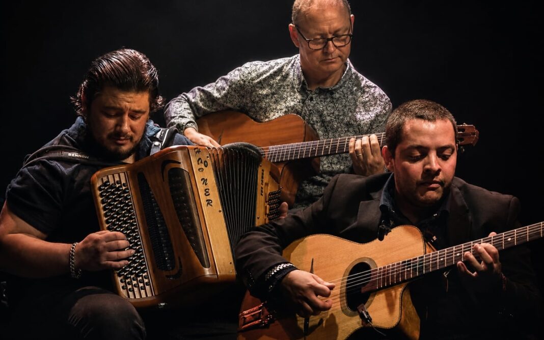 Nitcho Reinhardt trio Le Son de la Terre PARIS 05
