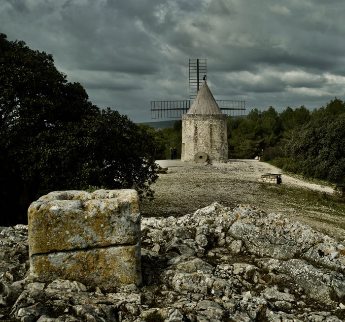 Présentation de l’Autel de la Patrie et de son histoire, Sentier des moulins d&rsquo;Alphonse Daudet, Fontvieille