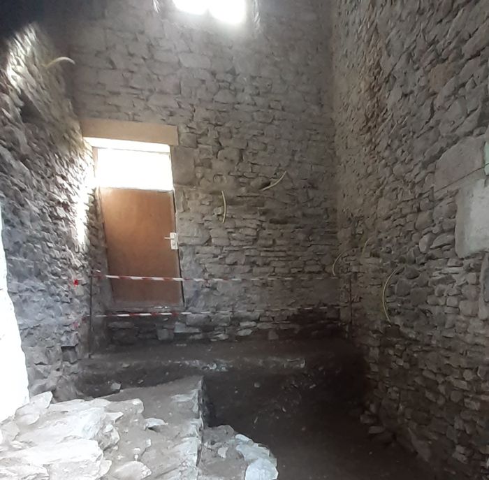 Présentation des fouilles archéologiques du château des sires de Faucigny, Château des sires du Faucigny, Bonneville