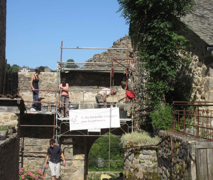 Projection : chantiers bénévoles, patrimoine vivifié, Site médiéval, Peyrusse-le-Roc