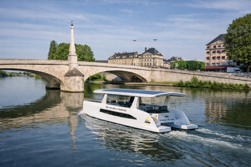 Promenade en catamaran solaire | Immersion au coeur de la batellerie  Compiègne