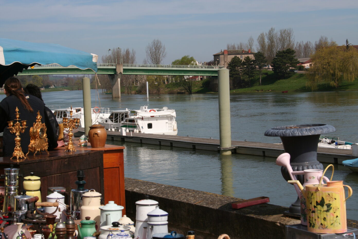 Puces des Quais Quais de Saône Tournus