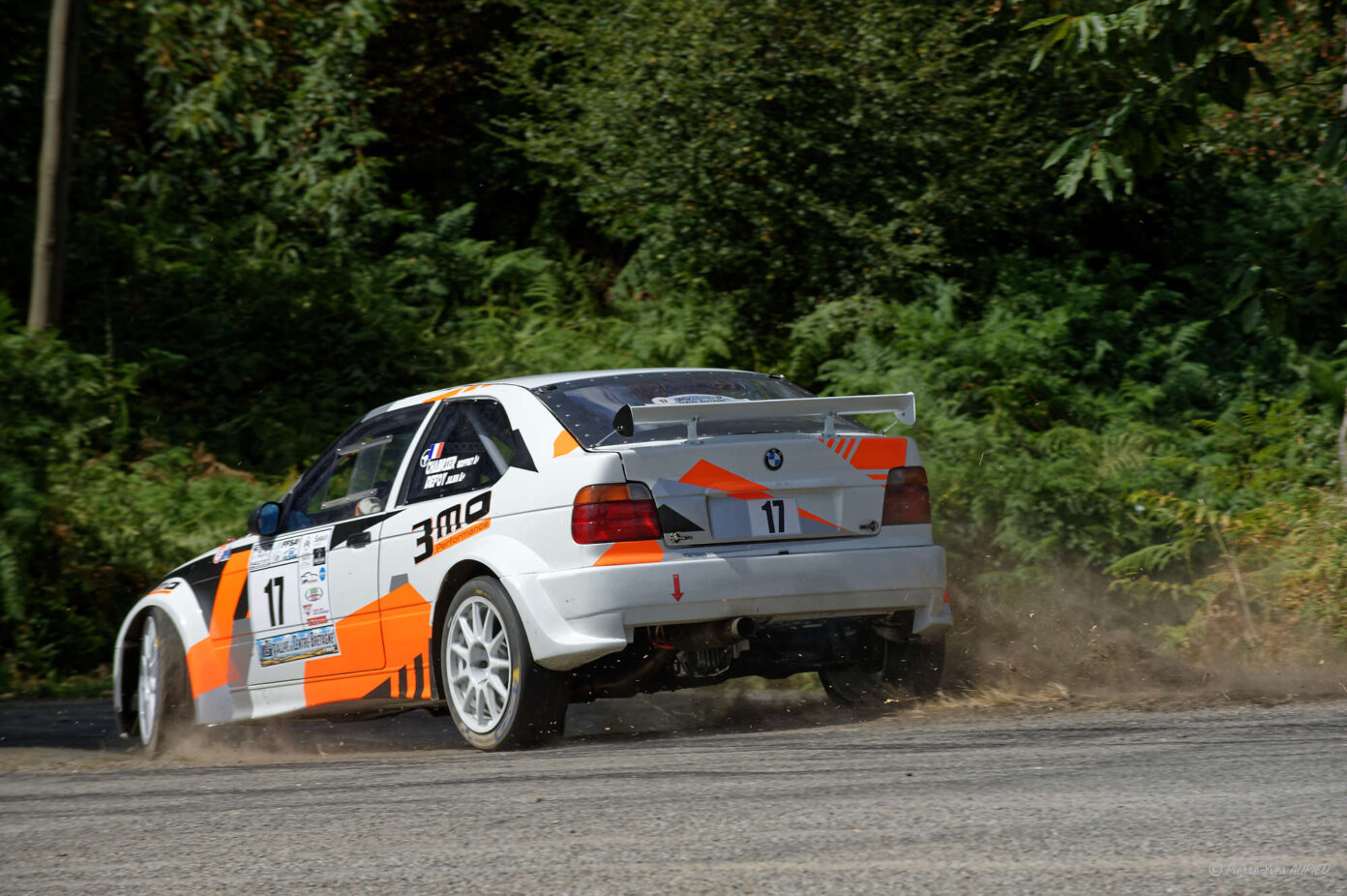 Geoffrey CHABRIER copilote Julien DEFOY termine à la 6e place du classement général sur BMW 318 TI Compact et 1er dans le groupe F-RNAT et 1er en classe F214