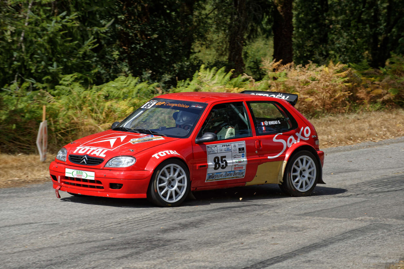 Samuel RINEAU copilote Alice GOBIN termine à la 24e place du classement général sur CITROËN Saxo Kit-Car dans le groupe F-RC4 et 1er en classe A6K