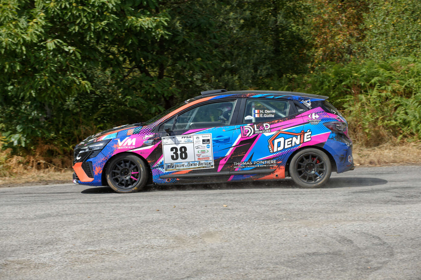 Hugo DENIÉ copilote Evann GUILLÉ termine à la 14e place du classement général sur RENAULT Clio 5 RS Line et 1er dans le groupe F-RC5 et 1er en classe Rally5