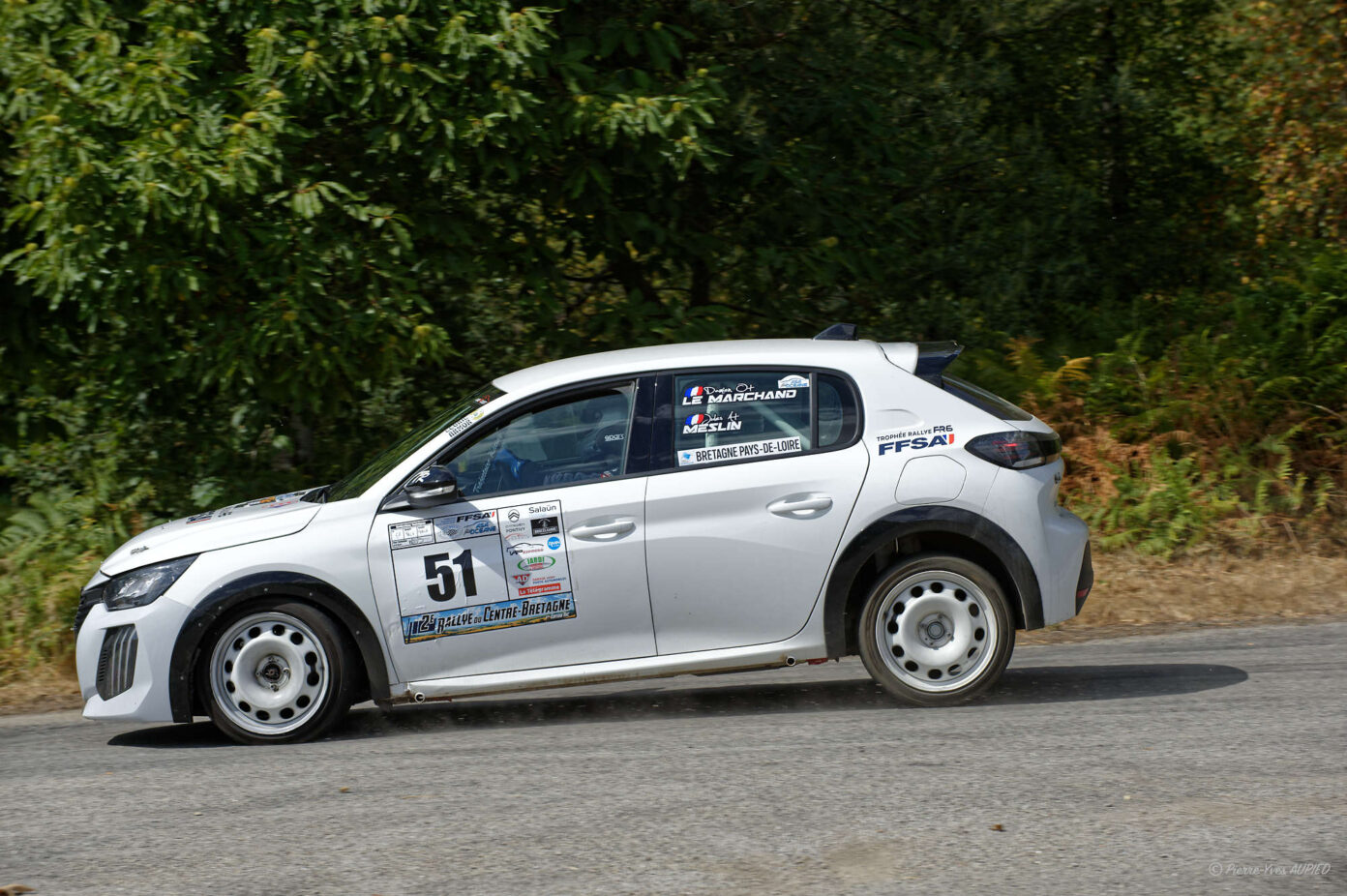 Damien LE-MARCHAND copilote Jules MESLIN termine à la 45e place du classement général sur PEUGEOT 208 Racing et 1er dans le groupe F-RC6 et 1er en classe FR6