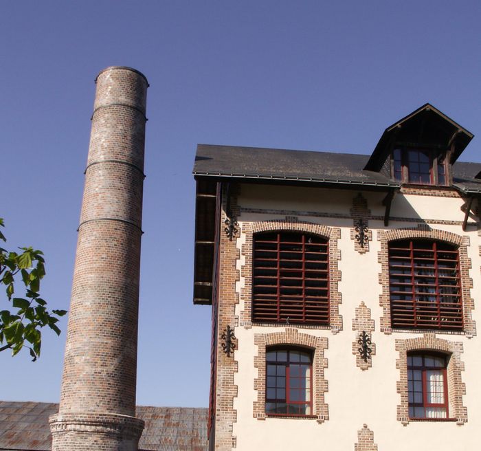 Randonnée urbaine guidée : 50 ans de réhabilitation du patrimoine industriel à Château-Renault, place gaston bardet, Château-Renault