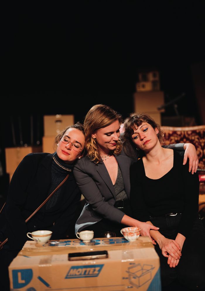 Rue du clocher 12 avec Cécile Adèle Basset, Alice Berlamont et Victoria Duquesne, Temple de Plan-les-Ouates, Genève