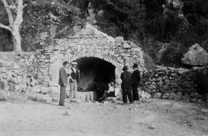 Sentiers des fontaines, Village de Lama, Lama