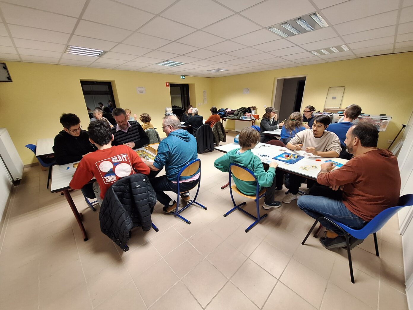 Soirée mensuelle Jeux Allez on joue ! Cour intérieure du Château d&rsquo;Hurigny Salle des Ecuries Hurigny
