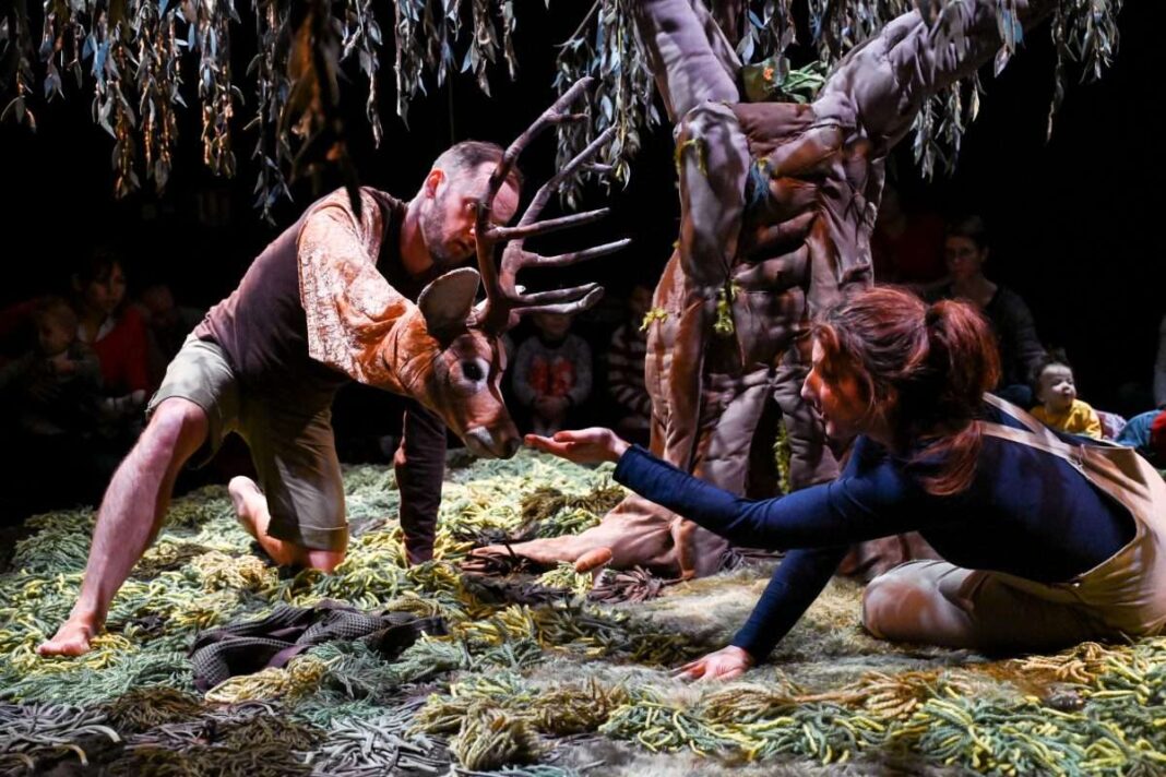 Sous l&rsquo;Arbre, Marionnettes à Cahagnes  Cahagnes