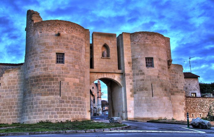 Table ronde « comment protéger notre patrimoine », Porte du Martray, Loudun