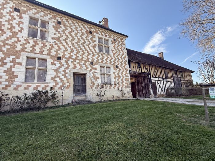 Visionnez plusieurs films sur la restauration des Monuments Historiques, Manoir de Montreuil-sur-Barse, Montreuil-sur-Barse
