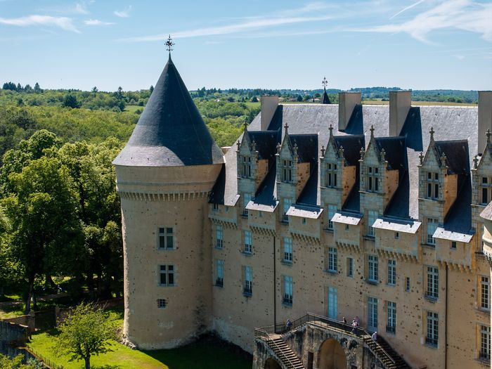 Visite accompagnée – Le château de Rochechouart : Un patrimoine architectural réinventé, Musée d’art contemporain de la Haute-Vienne – Château de Rochechouart, Rochechouart