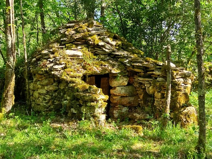 Visite de gariottes Chemin de randonnée PR1 Loze