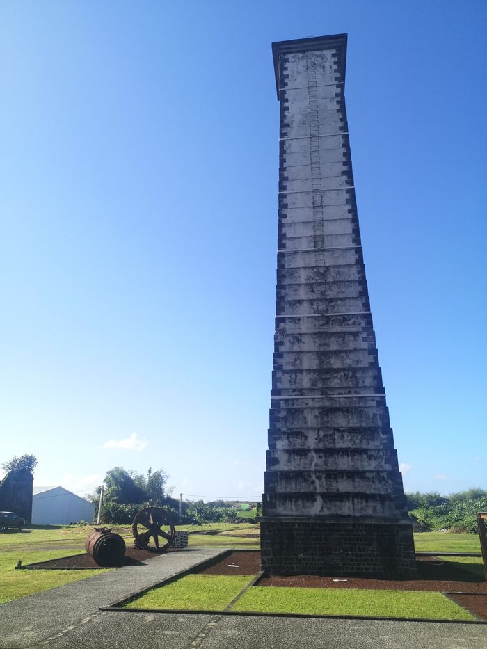 Visite de la distillerie de Beaufonds et de sa cheminée historique, Distillerie Rivière du Mât, Saint-Benoît