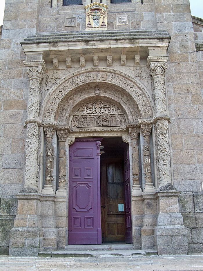 Visite de l’église et de son portail du XII siècle, Eglise de Bourg Argental, Bourg-Argental