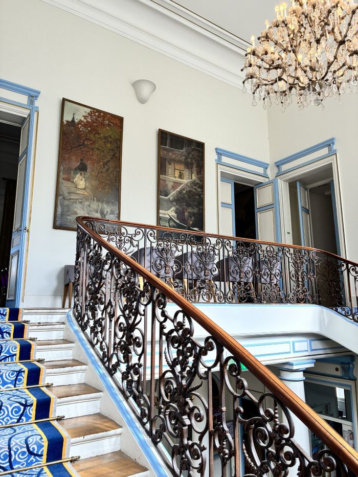 Visite de l’Hôtel de ville de Saint-Cloud, Hôtel de ville de Saint-Cloud – Parvis, Saint-Cloud