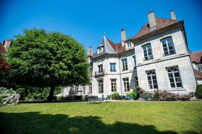 Visite de l'Hôtel Grand Quartier Général de Clévans - Patrimoine Militaire Hôtel de Clévans Besançon