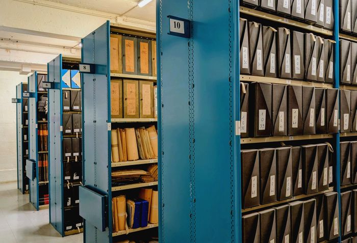 Visite des magasins d’archives municipales, Hôtel de ville, Boulogne-Billancourt