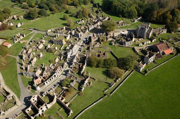 Visite du chantier du village martyr d’Oradour-sur-Glane, Village martyr, Oradour-sur-Glane