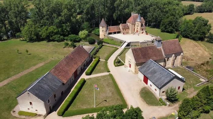 Visite du château d&rsquo;Anizy et de son église Saint-Martin, Château d&rsquo;Anizy – Chapelle Saint-Martin d&rsquo;Anizy, Limanton