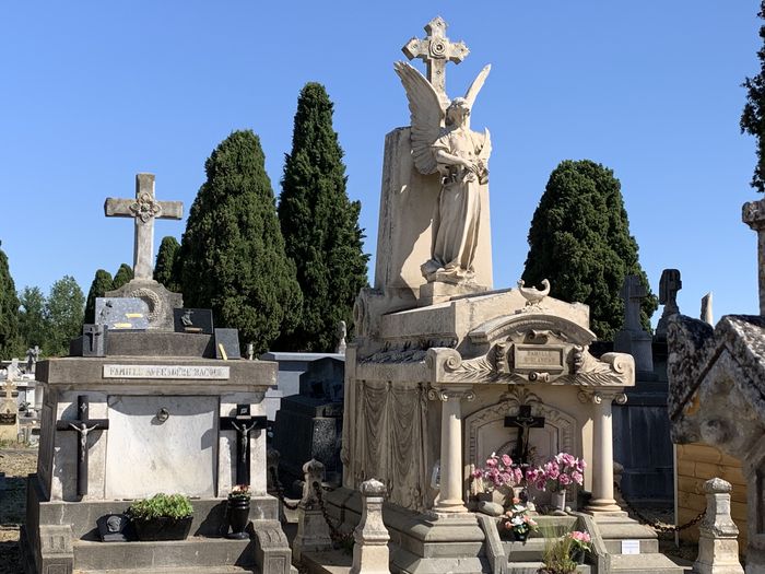 Visite du cimetière, des monuments funéraires et tombes remarquables, Cimetière, Cazères