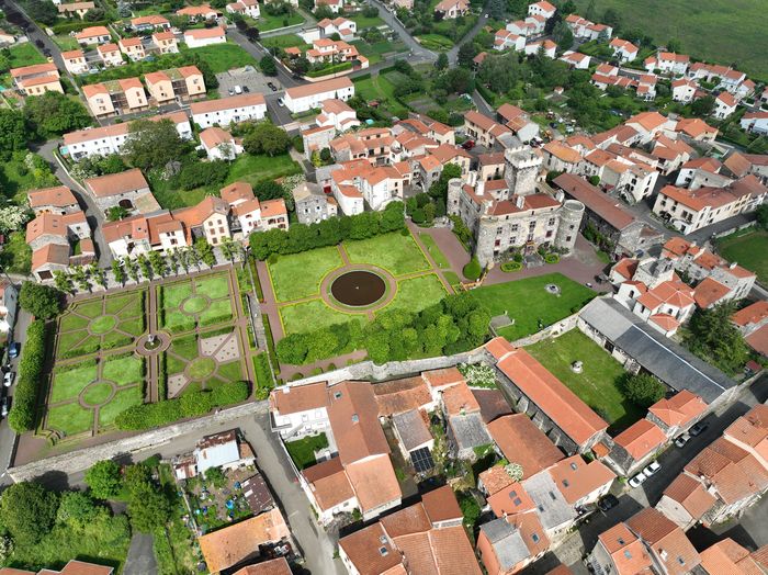 Visite d’un ancien château fort transformé à la Renaissance, Château d’Opme, Romagnat