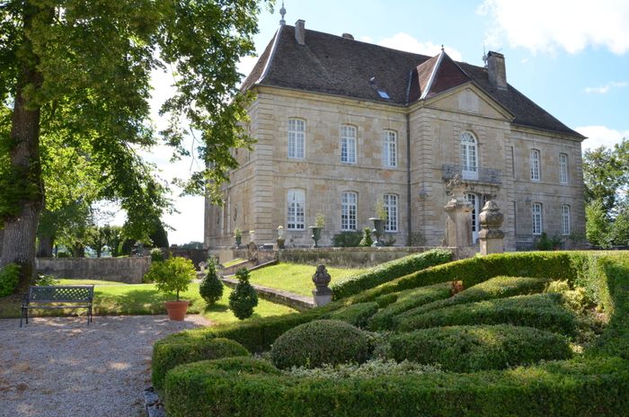 Visite guidée costumée du château et des jardins à la française de Vaire-le-Grand, Château de Vaire-le-Grand, Vaire