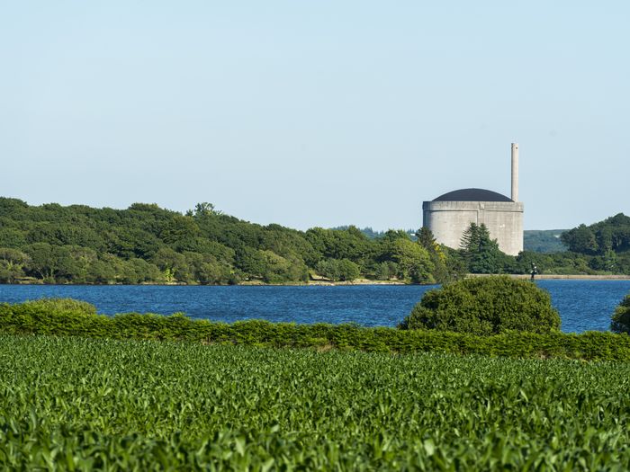 Visite guidée de la centrale nucléaire de Brennilis, Centrale nucléaire en démantèlement de Brennilis, Loqueffret