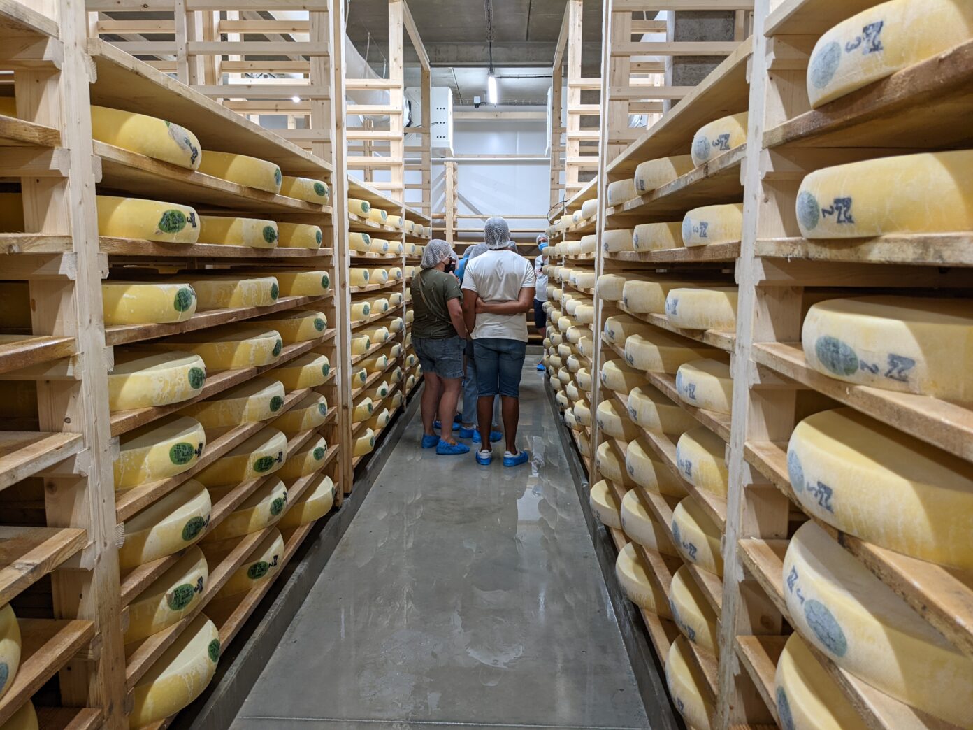 Visite guidée de la fruitière à comté de Passavant Grande rue Passavant