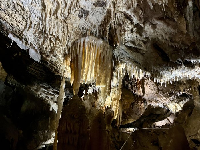 Visite guidée de la grotte de la Fileuse de Verre, Grotte de la Fileuse de Verre, Courniou
