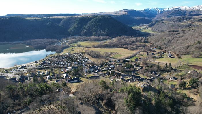 Visite guidée des Vestiges de Varennes, Chemin du château, Chambon-sur-Lac