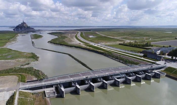 Visite guidée du barrage, Barrage du Mont-Saint-Michel, Beauvoir