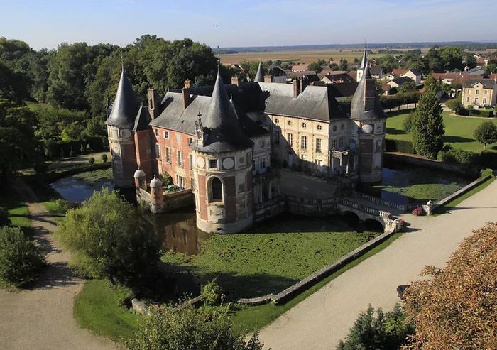 Visite guidée du château de Longecourt, Château de Longecourt-en-Plaine, Longecourt-en-Plaine