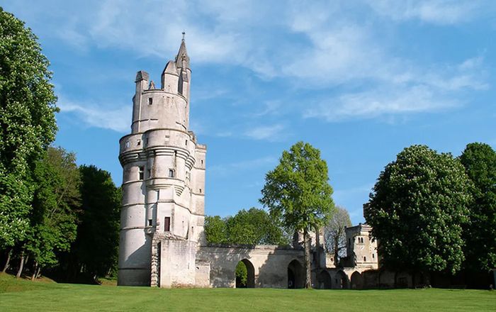 Visite guidée du château de Septmonts Donjon de Septmonts Septmonts