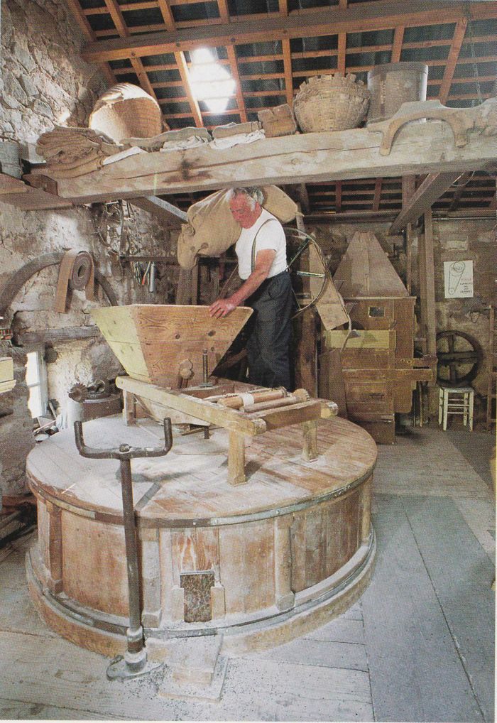 Visite guidée, exposition de vieux outils et d’anciens tracteurs, bal trad au moulin de la Presle, Moulin de la Presle, Planchez