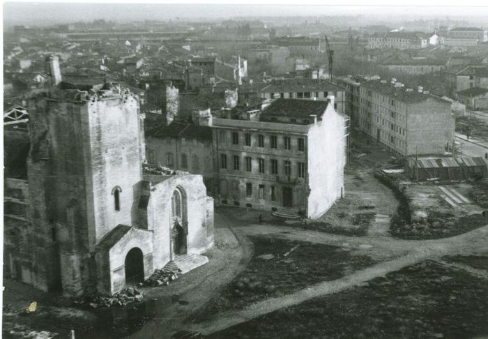 Visite guidée « Les lieux bombardés en 1944 à Tarascon », Collégiale royale Sainte-Marthe, Tarascon