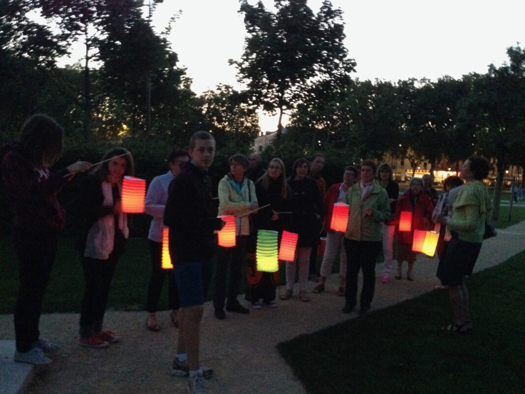 Visite guidée nocturne Balade aux lampions à Niort Niort