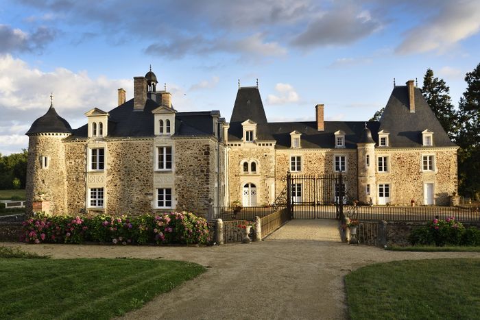 Visite guidée par Catherine, châtelaine des temps modernes (restauratrice, jardinière, animatrice, propriétaire …), Château des Arcis, Le Buret