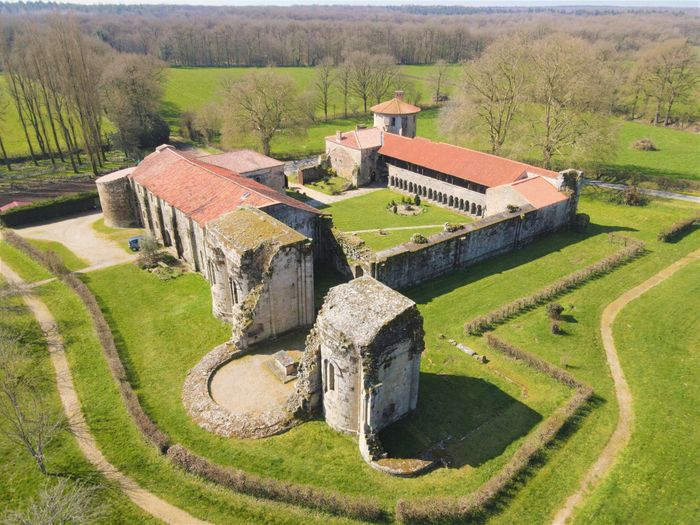 Visite libre de l’abbaye de la Grainetière, joyau de l’art roman en Vendée, Abbaye Notre-Dame de la Grainetière, Les Herbiers