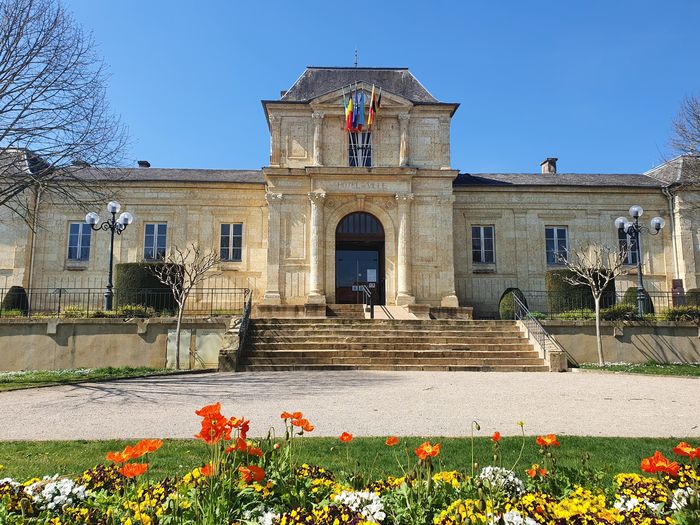 Visite libre: entrez dans le bureau du maire, Mairie de Mirande, Mirande