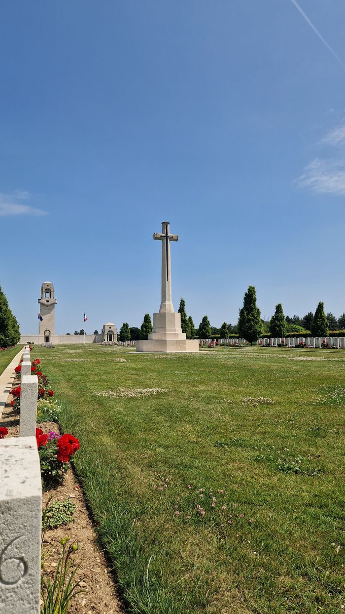 Visites guidée du cimetière militaire de Villers-Bretonneux et du Mémorial National australien., Cimetière Militaire de Villers-Bretonneux, Fouilloy