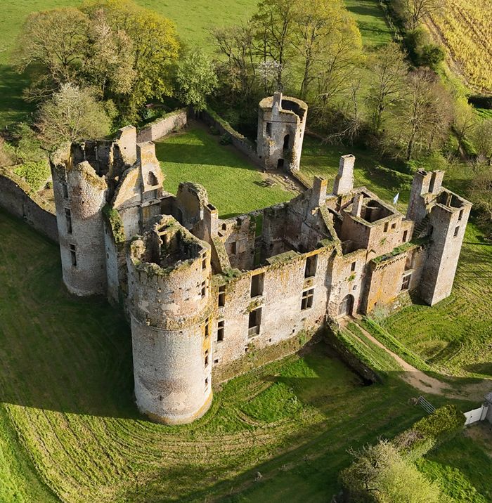 Visites guidées du château de Bois Thibault, Château de Bois Thibault, Lassay-les-Châteaux