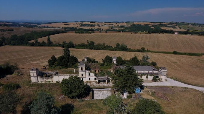 Visitez le château d’Enjaux et Radio Toulouse, Château d’Enjaux, Saint-Agnan