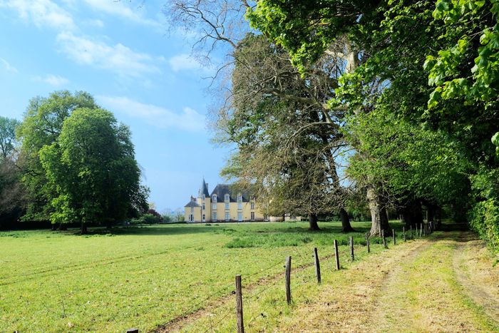 A la découverte du parc du château de Courcival, église de Courcival, Courcival