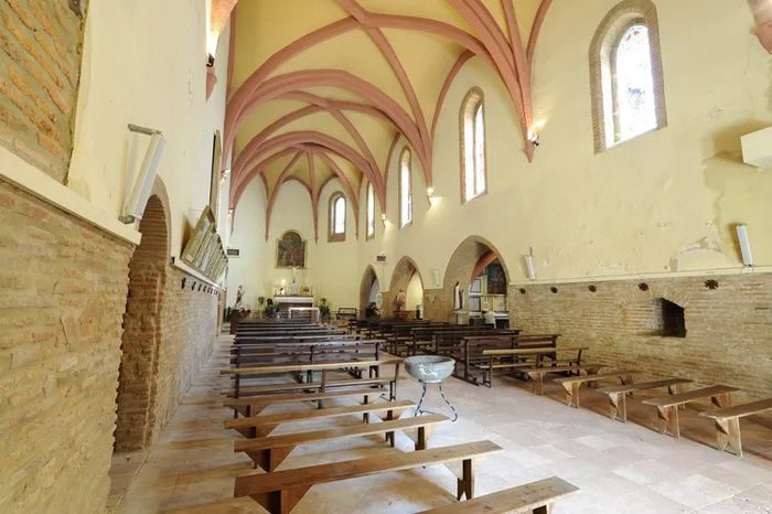 À la découverte d’une étonnante église fortifiée, Église Saint-Jean-Baptiste, Le Burgaud
